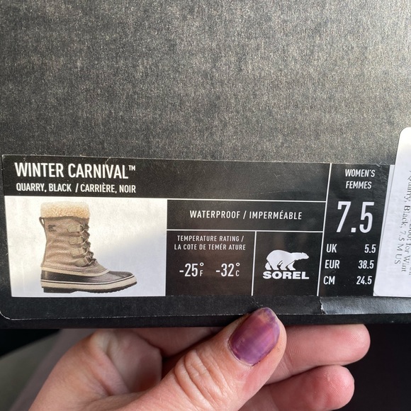 woman’s boots - Picture 4 of 4